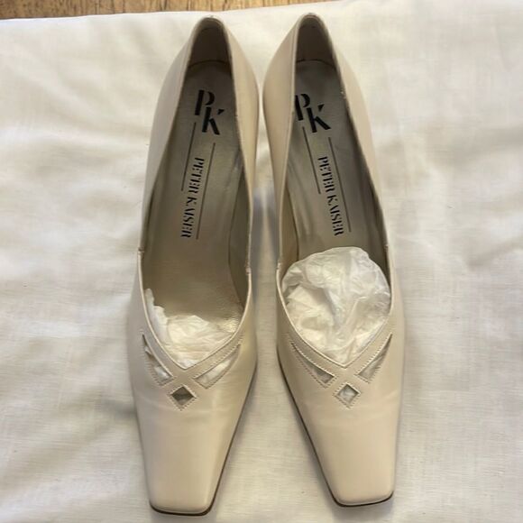 PETER KAISER PEARLY BONE COLORED PUMPS.NEW